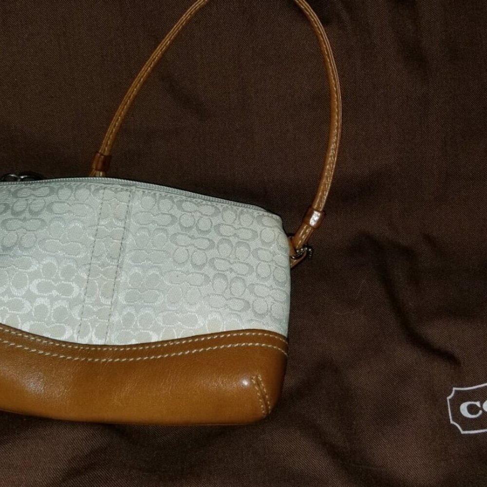 Coach Signature Handbag w/Wristlet - Picture 9 of 9